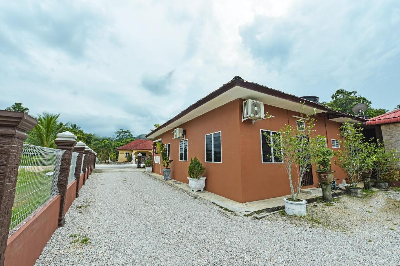 Oyo 90642 Twin Mutiara Chalet & Homestay Jeli Exterior photo