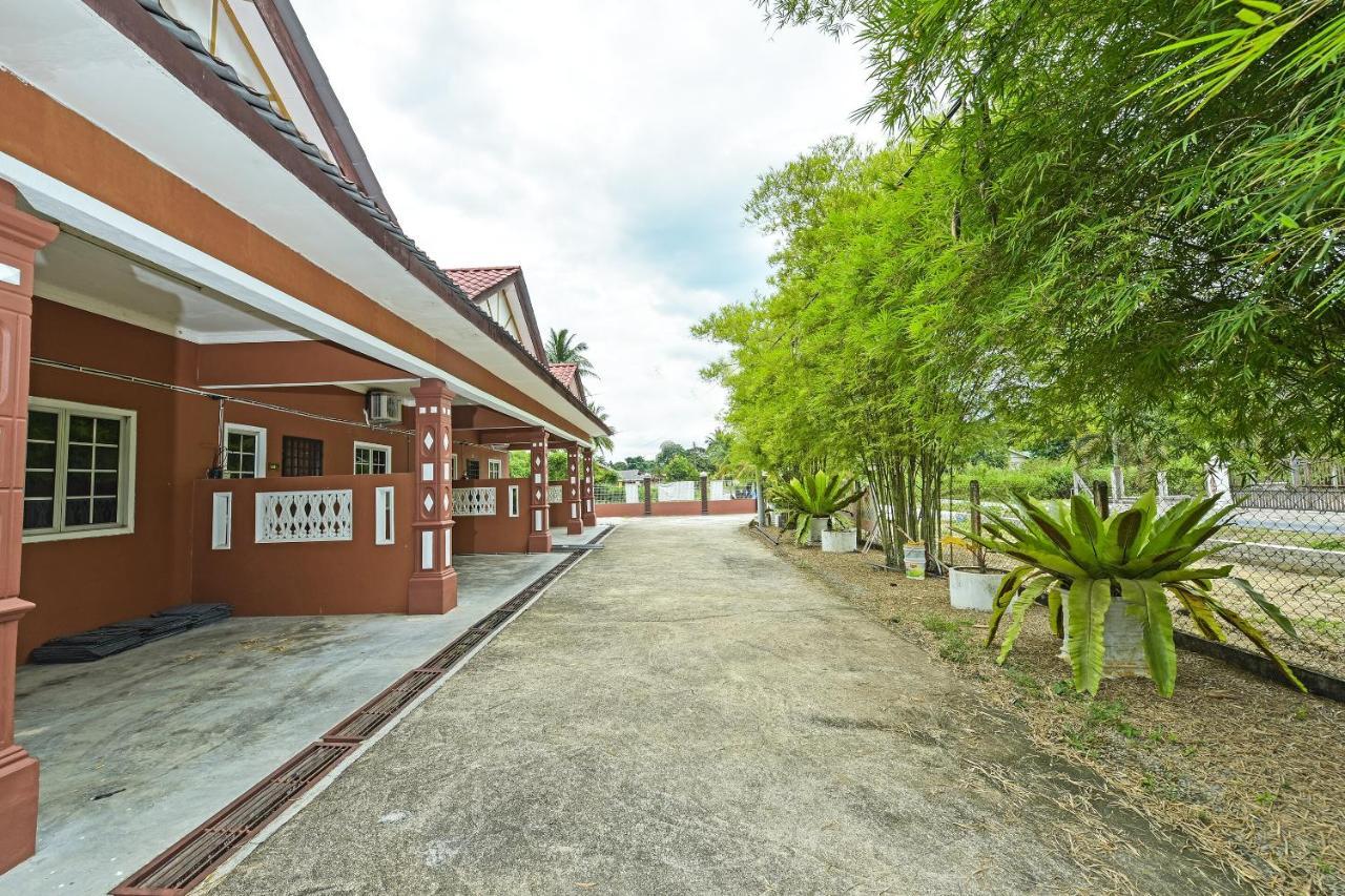 Oyo 90642 Twin Mutiara Chalet & Homestay Jeli Exterior photo
