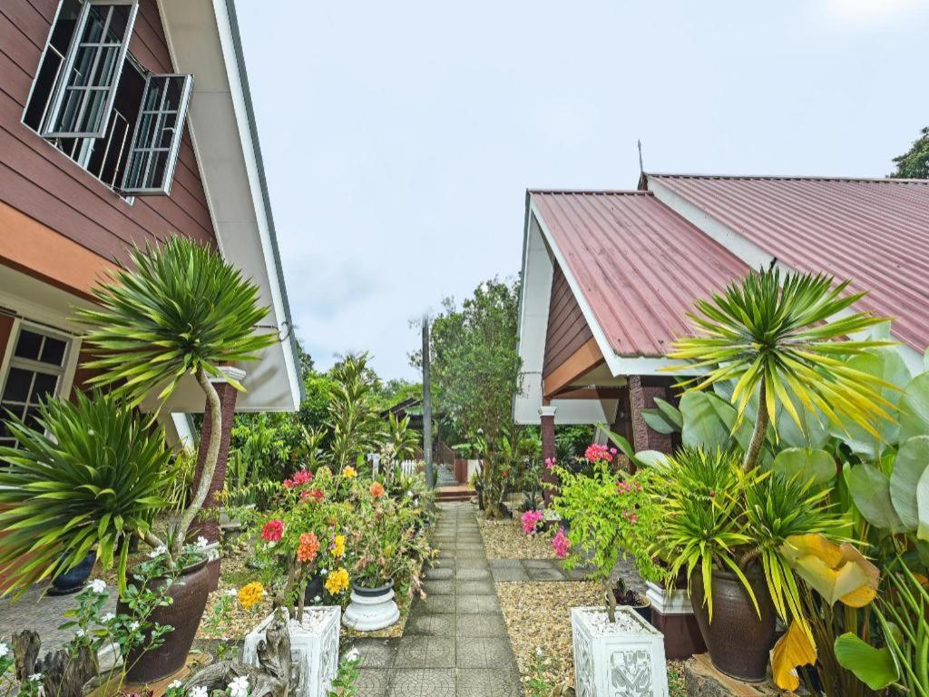 Oyo 90642 Twin Mutiara Chalet & Homestay Jeli Exterior photo