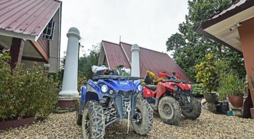 Oyo 90642 Twin Mutiara Chalet & Homestay Jeli Exterior photo