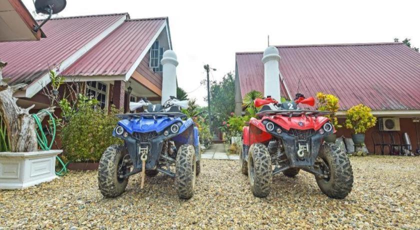Oyo 90642 Twin Mutiara Chalet & Homestay Jeli Exterior photo